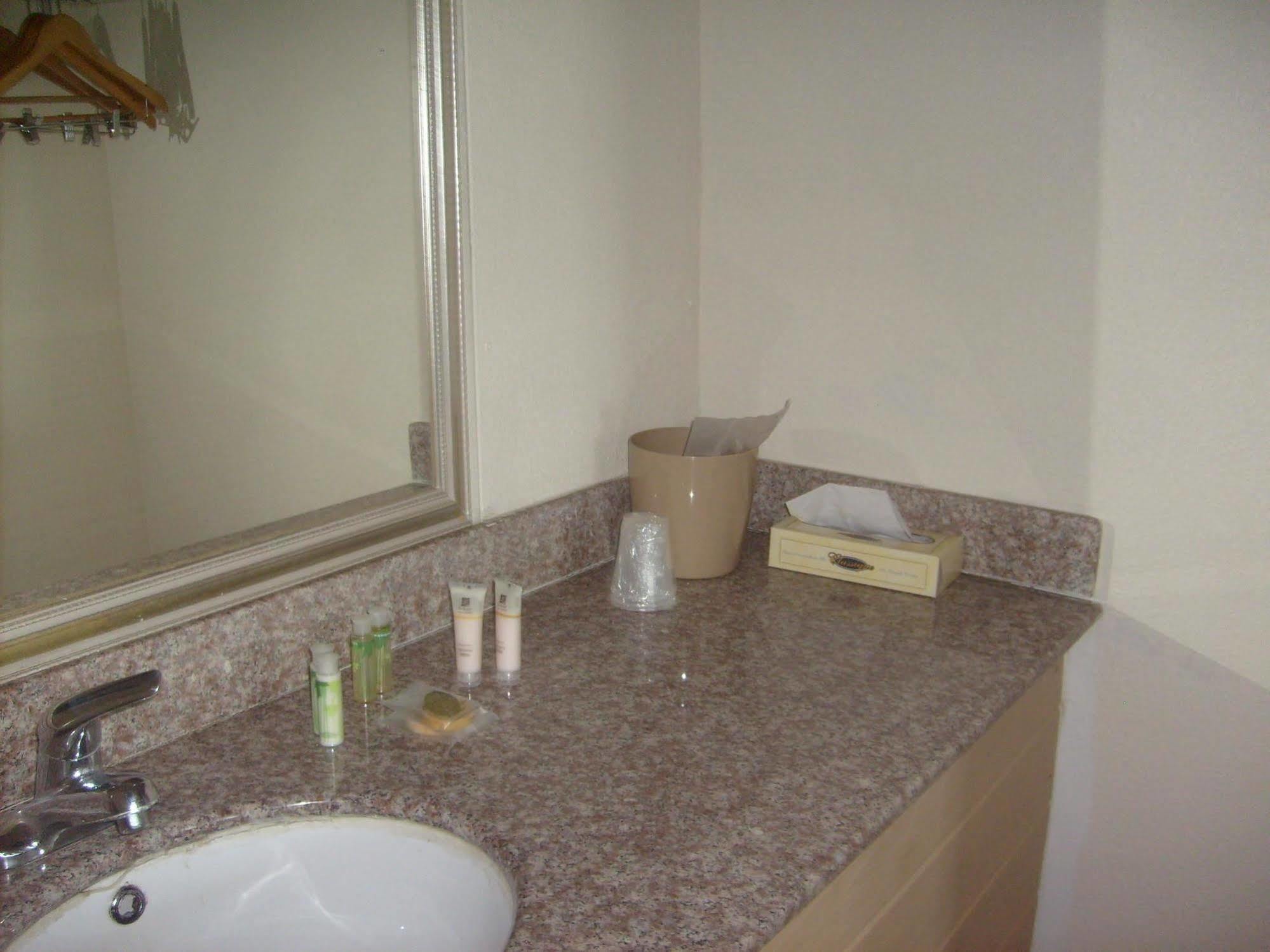 Express Inn Томсон Екстер'єр фото